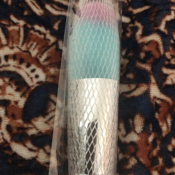 The Beauty Crop Fineapple Powder Brush F203 - Picture 9 of 10